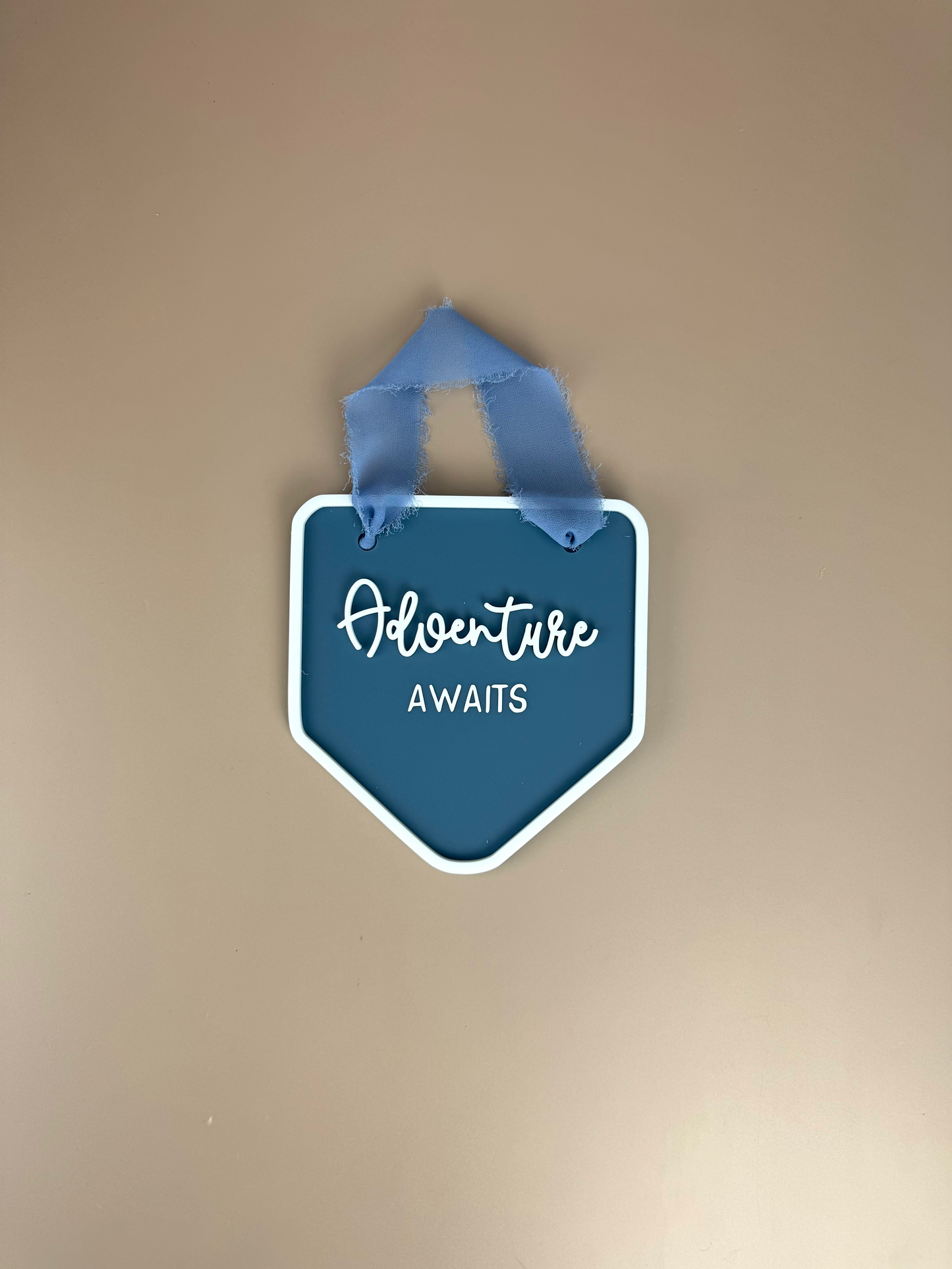 Decor Wall Banner - Adventure awaits