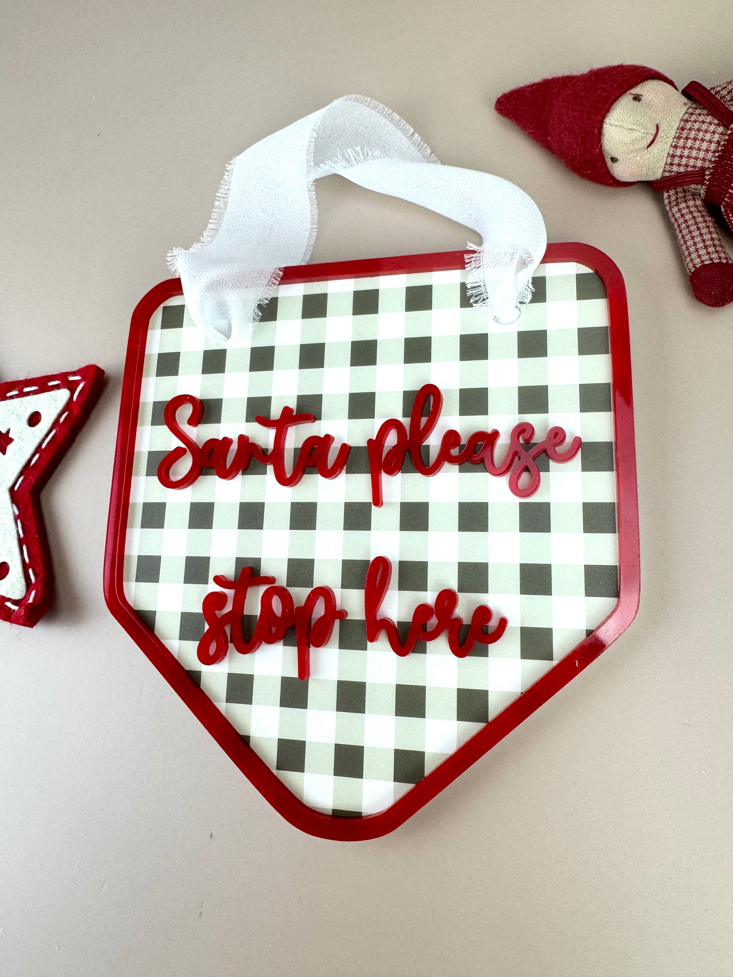 Santa please stop here hanging sign - Gingham